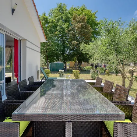 Plassan By Interhome