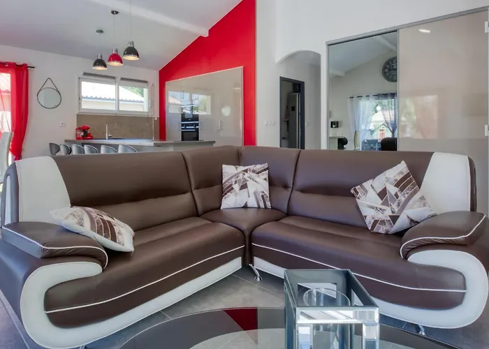 別荘 Plassan By Interhome